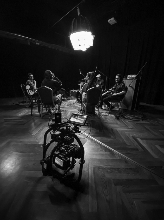 Natáčení rozhovoru s profesionální kamerou